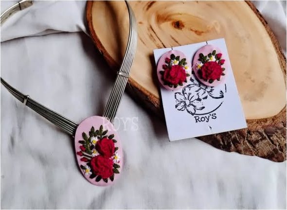 Rose embroidered pendant on a silver wire choker